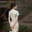Cổ điểnmodern Qipao nữ tay ngắn, form body cinched, dáng dài thanh lịch