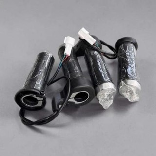 Tay ga xe điện Yadea X5 mẫu giác dẹp – Cao su non êm ái, chống nước, chống trơn trượt, 1 đôi phù hợp mọi xe