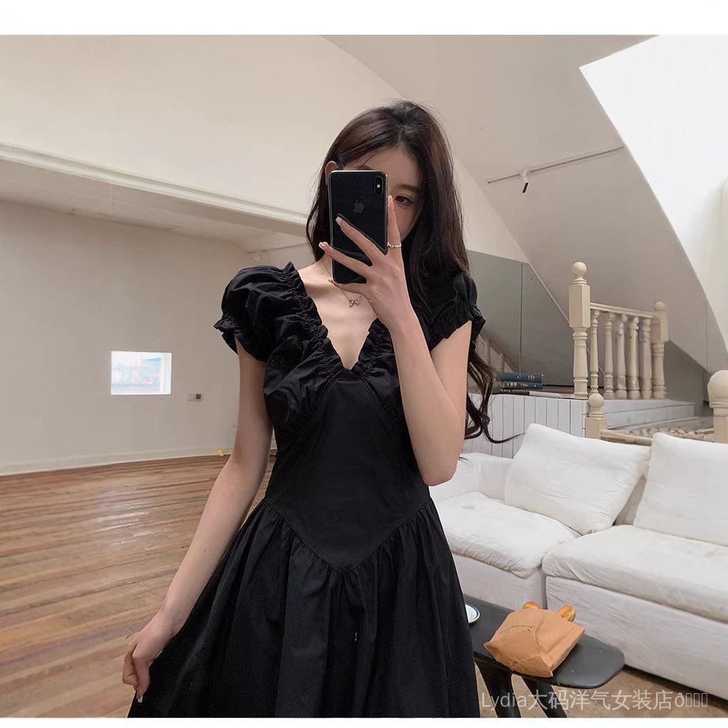 Váy đen dáng ôm phù hợp người plus size, phong cách thời trang mùa hè