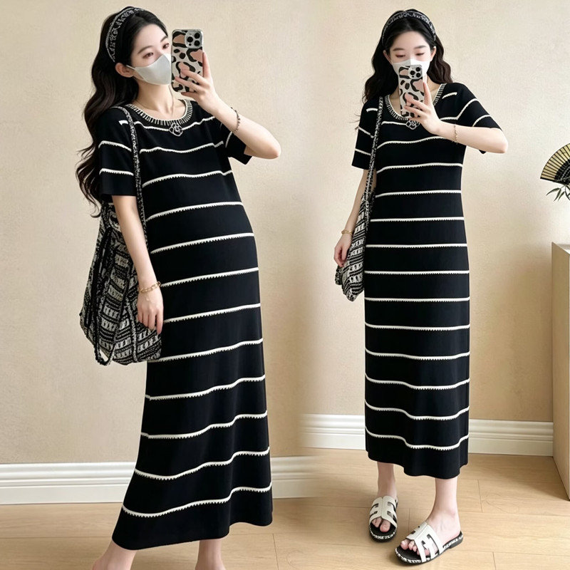 Áo bầu thời trang mùa hè với thiết kế sọc mỏng màu đen trắng tương phản