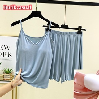 Bộ đồ ngủ cho nữ với thiết kế đơn giản ngực đệm và quần ngắn, phù hợp mùa hè