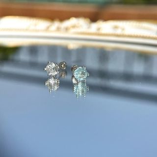 Bông tai nụ đá chốt vặn màu đính đá 2 màu