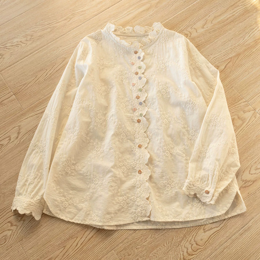 Áo sơ mi nữ thêu ren tay dài trắng/màu be, chất liệu cotton, phù hợp mặc đi làm