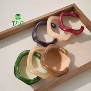 Vòng tay acrylic hình học màu sắc đa dạng, thiết kế độc đáo dành cho nữ