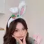 Băng đô tai thỏ trắng và hồng, chất liệu lông giả mềm mại, phù hợp cho lễ hội cosplay và dự tiệc