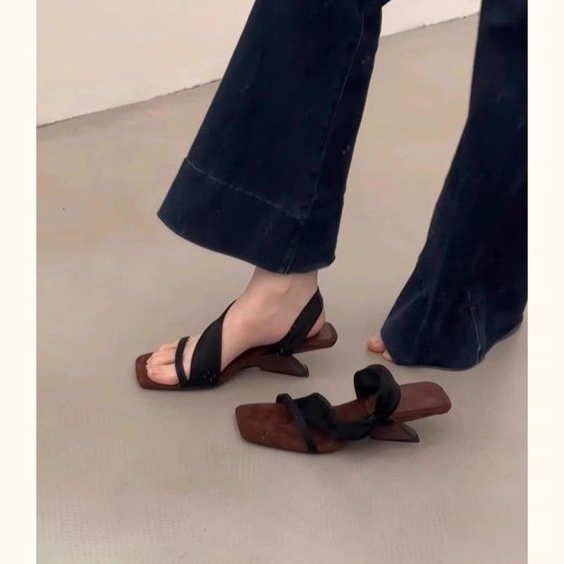 【✨Spot】Giày sandal nữ Kiểu Hàn Cao cấp Vintage Đế nâng cao 5cm Mũi vuông nhỏ Giày đế xuồng Đi chơi