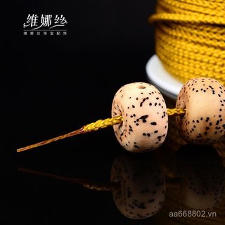 Vòng tay ren đẹp với hạt ngọc đính cẩn - QPNW