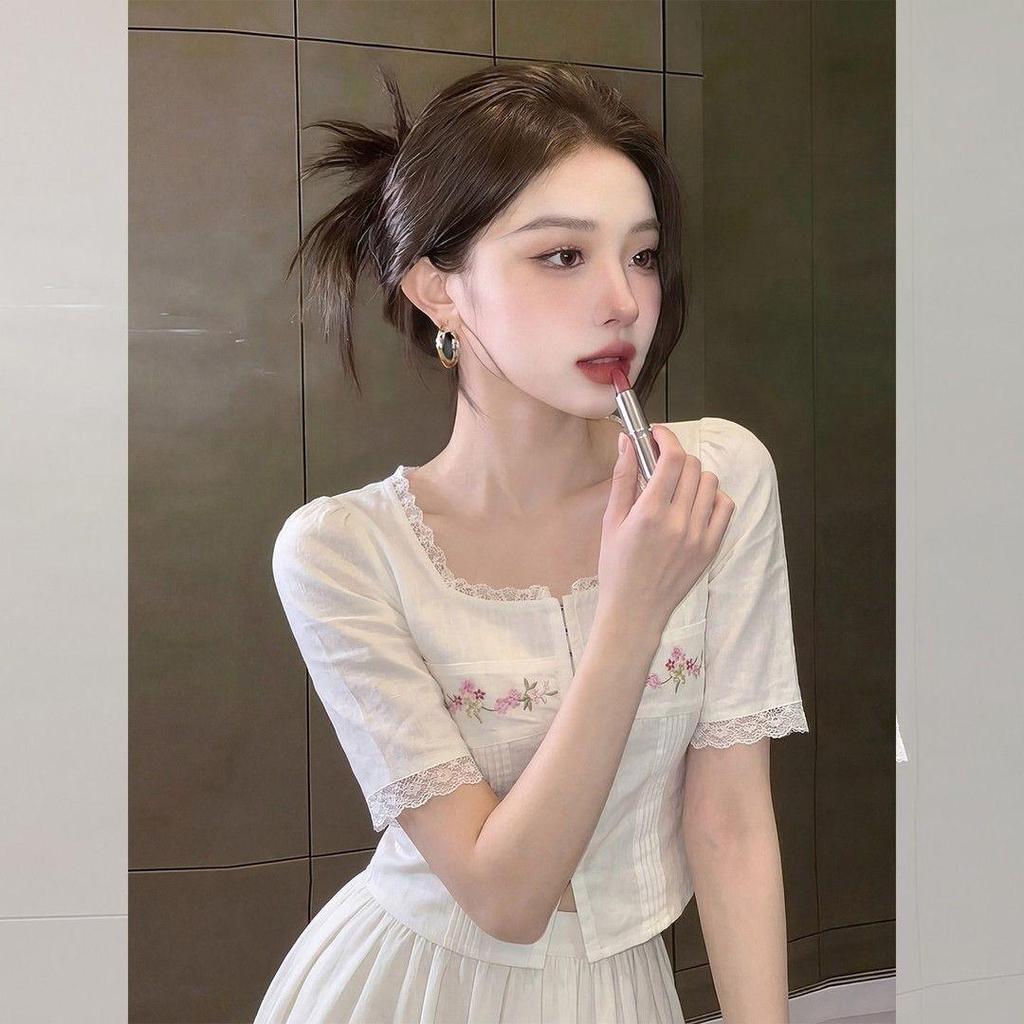 [Giảm giá trong thời gian có hạn] Áo thun ngắn tay thêu ren kiểu Pháp dành cho nữ mùa hè thon gọn hơn trông giảm tuổi Thiết kế thời trang Feel Be