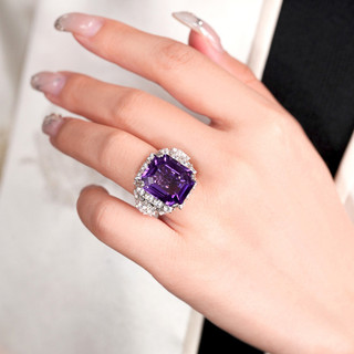 Nhẫn nữ hiện đại với kim cương tím zircon