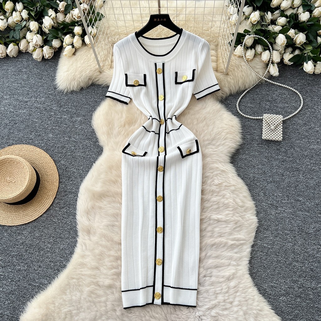 Áo len nữ màu sắc tương phản, khóa kim loại, form slim-fit, phù hợp mùa hè