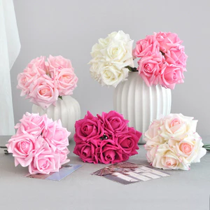 bó hoa hồng giả cao cấp cảm giác ẩm mịn hoa lụa decor trang trí phòng khách đám cưới cầm tay cô dâu sang trọng tinh tế đẹp