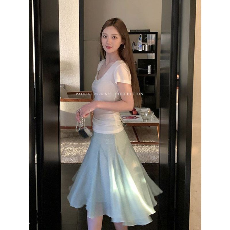 Váy chữ A màu xanh nhạt chấm bi, drape slimmer, phù hợp phong cách nhẹ nhàng mùa hè