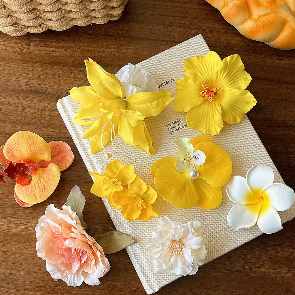 Kẹp tóc hoa vàng thời trang cho chuyến đi biển, phong cách kỳ nghỉ sôi động