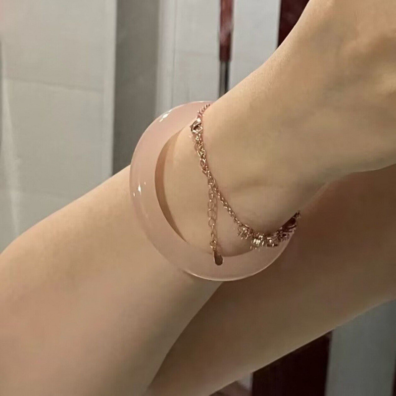 Vòng tay ngọc bích đá hồng tinh tế được cá nhân hóa