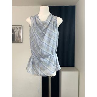 Cổ xoay Áo sơ mi voan kẻ sọc phối ren, màu xanh kèm áo camisole đơn giản sang trọng cho ngày hàng ngày năm 2026