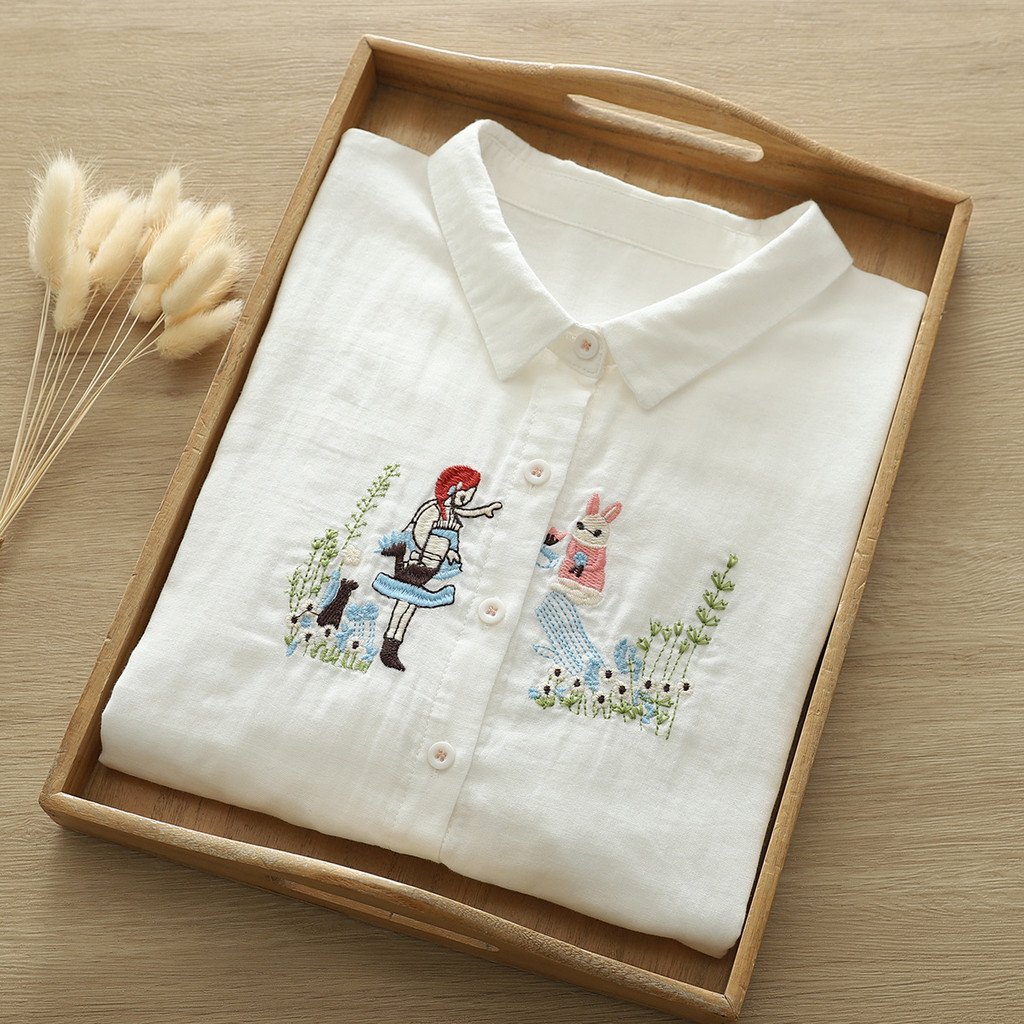 Áo sơ mi nữ dáng rộng chất liệu cotton trắng, họa tiết thêu hoạt hình bé gái, phong cách Nhật Bản