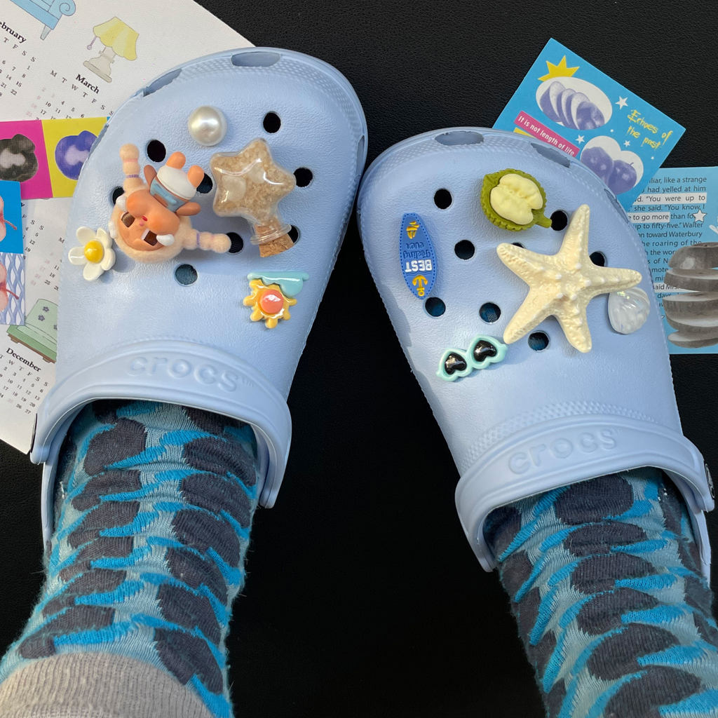 Phụ Kiện Trang Trí Giày Crocs Pop Mart Đi Biển Dễ Thương, Hoa Crybaby, Có Thể Tháo Rời, Khóa Busch, Phù Hợp Nhiều Mẫu