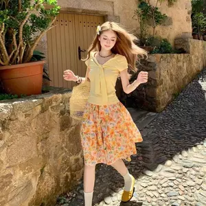 Váy xoay xuân-hè 2026 hoạ tiết hoa cam ngọt ngào với viền hoa lớn phiên bản playful