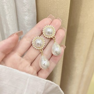 Bông tai ngọc trai giọt nước sang trọng, phù hợp cho người nổi tiếng