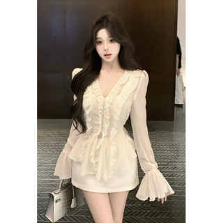 Váy ngắn nguyên chất phong cách Pháp, cổ chữ V, phù hợp mặc mùa hè và phối cùng túi hông.