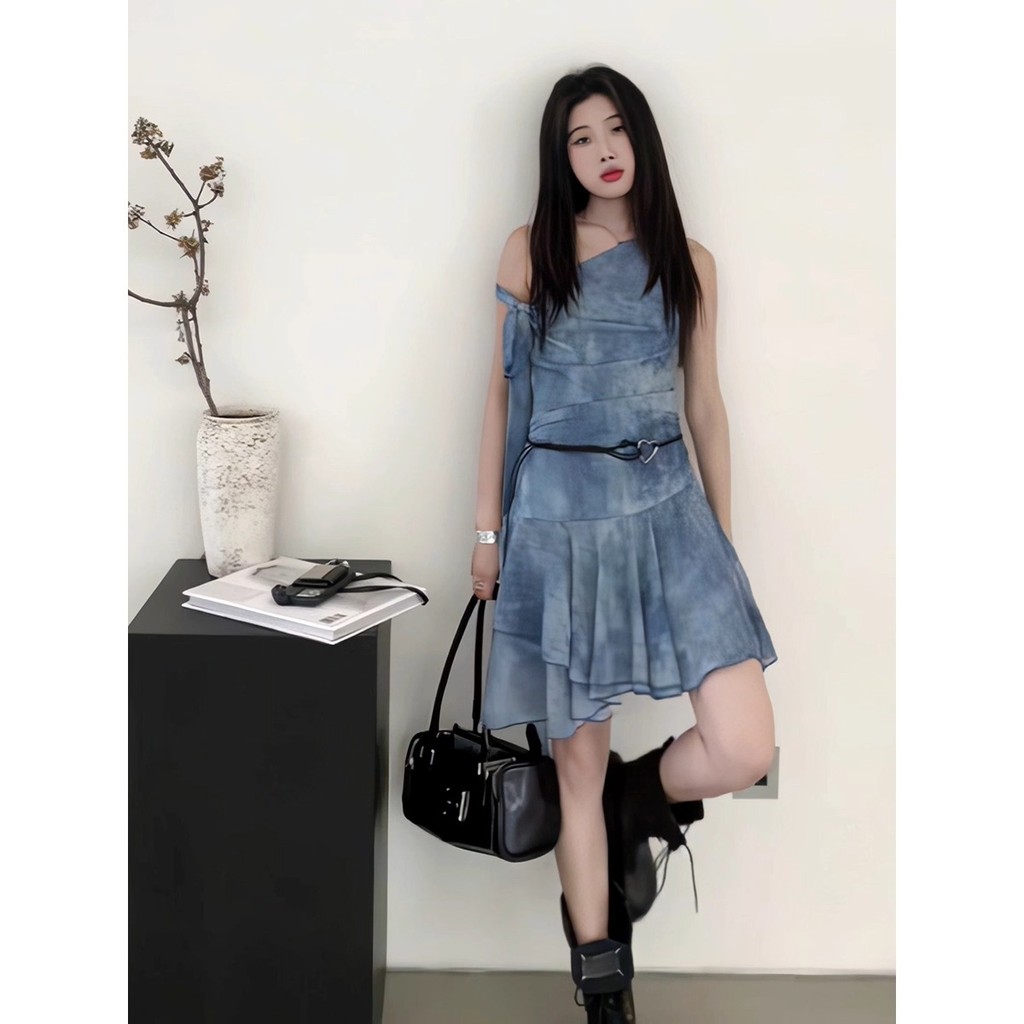 Đầm nữ retro màu xanh không tay mùa hè với thiết kế ren mới lạ