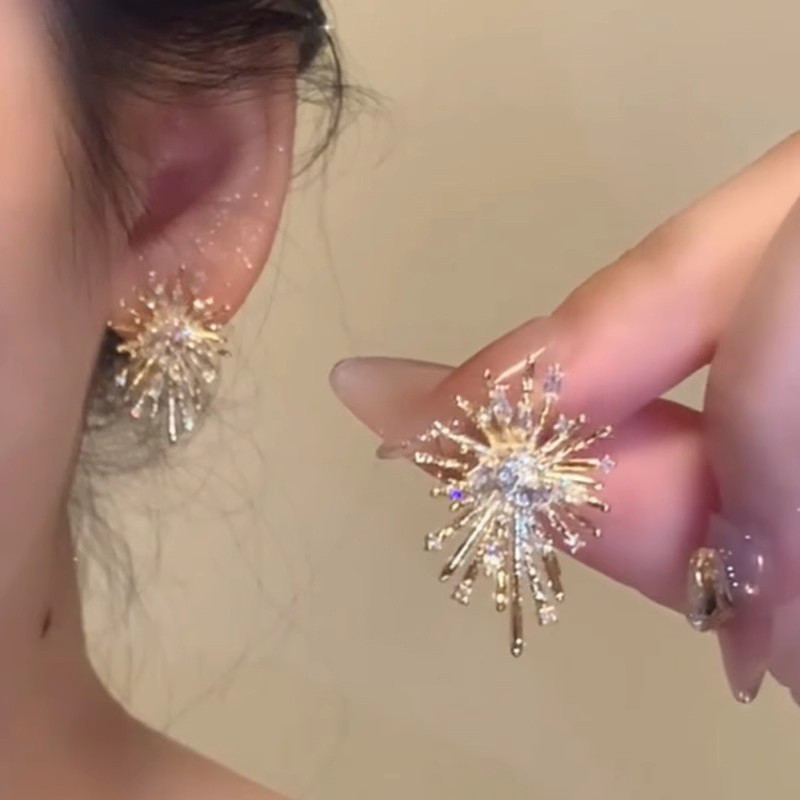 Bông tai nữ thiết kế độc đáo, phong cách nhẹ nhàng
