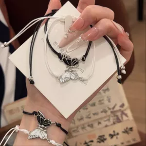 Vòng tay bướm bộ đôi, phù hợp làm quà tặng tình bạn, dây sáp màu sắc đa dạng, điều chỉnh được.