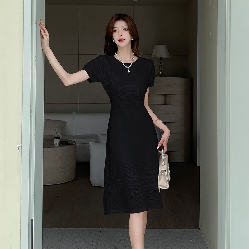 Đầm dệt kim ôm eo mùa hè, thời trang nữ mới, phong cách Pháp thanh lịch và ôm dáng với thiết kế khoét lỗ, đầm dài vừa