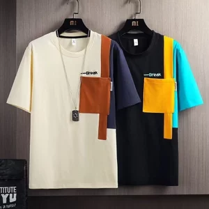 Áo thun phong cách Hồng Kông với thiết kế màu sắc tương phản và dáng rộng nửa tay, phù hợp cho mùa hè