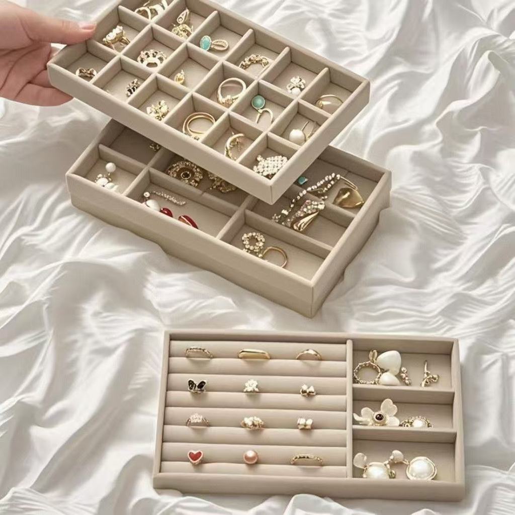 Hộp đựng đồ trang sức nhung Hộp sắp xếp ngăn kéo có thể xếp chồng lên nhau cho nhẫn, bông tai, dây chuyền & vòng tay | Khay đựng đồ trang sức lót mềm màu be cho tủ quần áo & Vanity