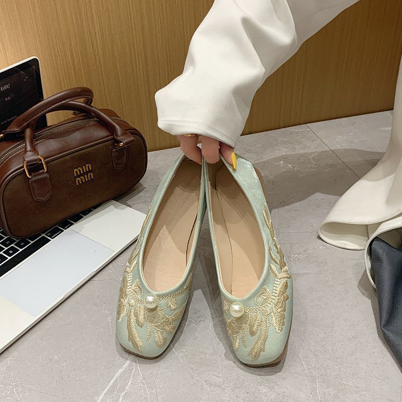 ✨Spot】Giày bệt nữ Giày đế dày thêu phong cách Trung Quốc mới/Mũi tròn Đế êm Không mỏi chân Giày nữ