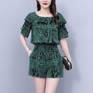Bộ đồ hè hai mảnh mới dành cho nữ, trẻ trung và sành điệu, gồm quần short in họa tiết và áo tay ngắn rộng rãi