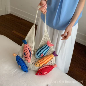 Túi dệt kim dệt kim rỗng dung tích lớn dành cho nữ mùa hè Cá tính cá may mắn Phong cách lười biếng Túi đeo vai đi lại phù hợp