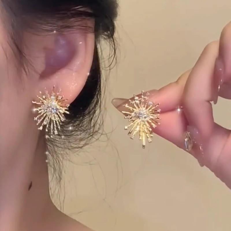 Bông tai nữ thiết kế độc đáo, phong cách nhẹ nhàng