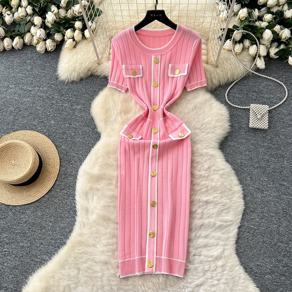 Áo len nữ màu sắc tương phản, khóa kim loại, form slim-fit, phù hợp mùa hè