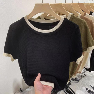 Mẫu áo thun dệt kim tay ngắn cổ tròn màu sắc tương phản, phong cách Hàn Quốc, form slim-fit dành cho nữ
