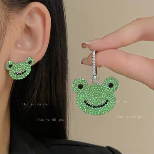 Bông tai ếch kim cương xanh bất đối xứng Thời trang nữ Niche Bông tai phong cách Punk có giá trị cao