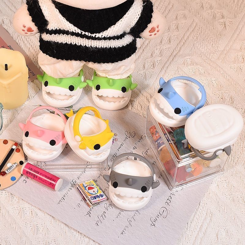 20cm Cotton Búp Bê Bé Giày Béo Cơ Thể Mang Giày Hoạt Hình Cá Mập Dép 15cm Búp Bê Đứng Được Phụ Kiện