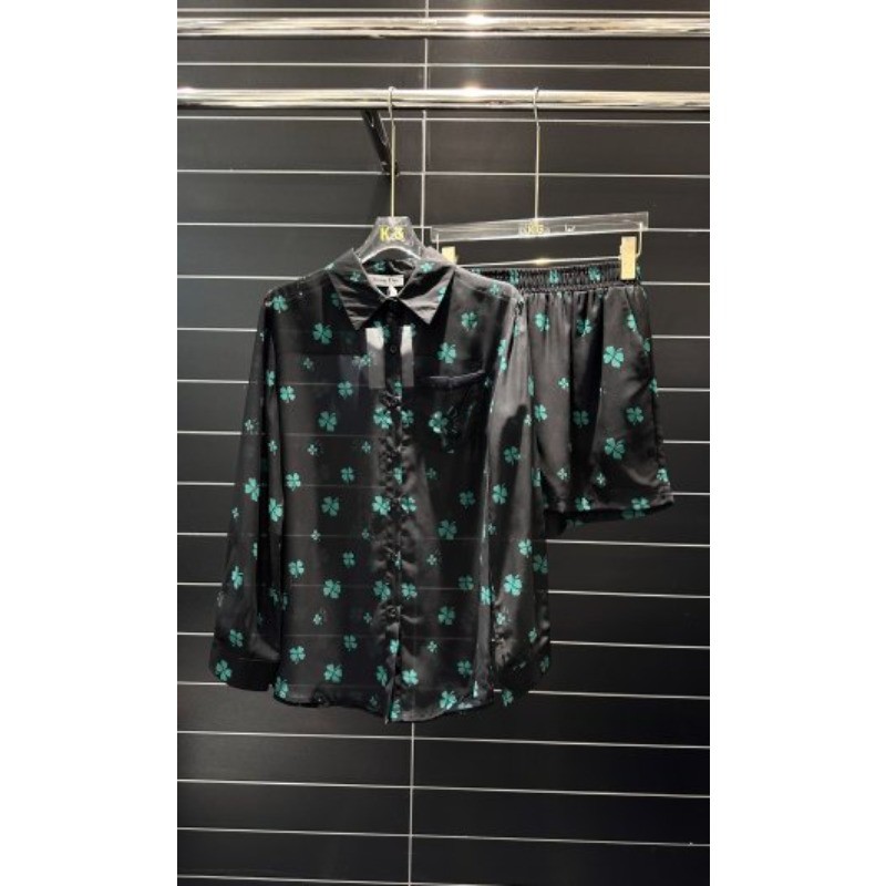 Bộ đồ nữ mới có áo sơ mi và quần short in hình ve áo