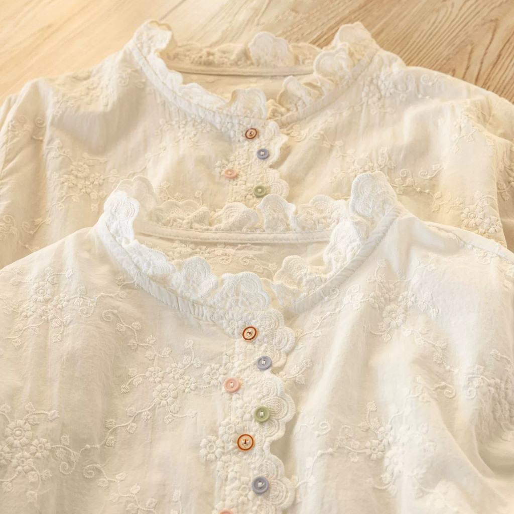 Áo sơ mi nữ thêu ren tay dài trắng/màu be, chất liệu cotton, phù hợp mặc đi làm