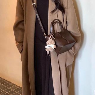 Túi Chio Giỏ Làn Nâu Trơn Kèm charm Cún Bông - Có dây đeo chéo