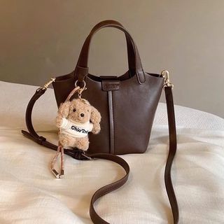 Túi Chio Giỏ Làn Nâu Trơn Kèm charm Cún Bông - Có dây đeo chéo