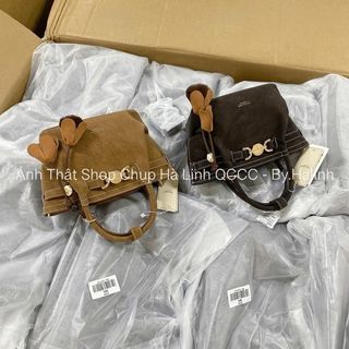 Túi Đeo Chéo Chio Nhúm Da Lộn Khuy Tròn Kèm Charm HS322