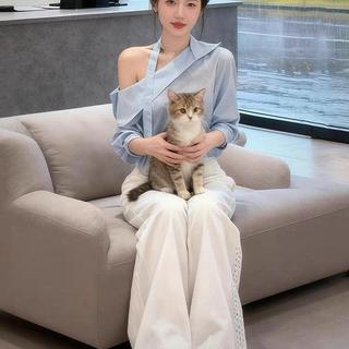 Bộ đồ áo sơ mi màu xanh dành cho nữ, thiết kế ôm, cảm giác thoải mái khi mặc, phù hợp mùa hè 2026