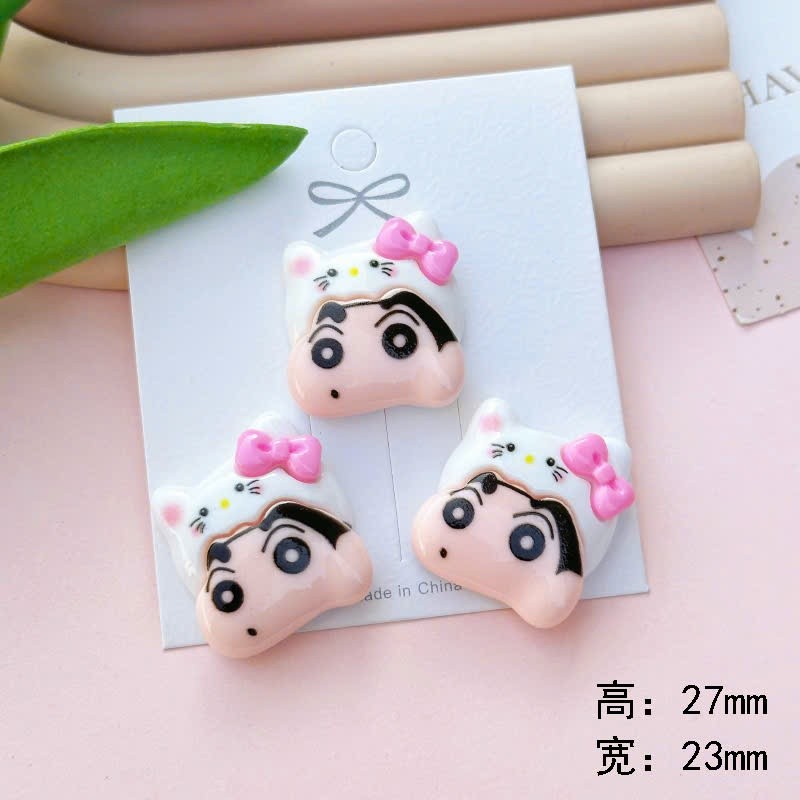 Set Charm Shin Cậu Bé Bút Chì Đội Nón Mèo Hello Kitty Kawaii Siêu Cute Má Hồng Ngộ Nghĩnh Trang Trí Dép Xinh Nổi Bật