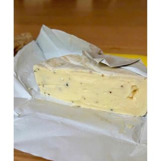 Phô mai Castelo Double Cream Truffle/Brie và Cracker các loại
