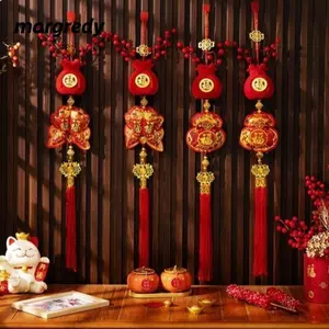 Mặt dây chuyền năm MARGREDY, Trang trí treo lễ hội đổ xô, Quả mọng đỏ truyền thống Tua rua quyến rũ Mặt dây chuyền trang trí cửa sổ