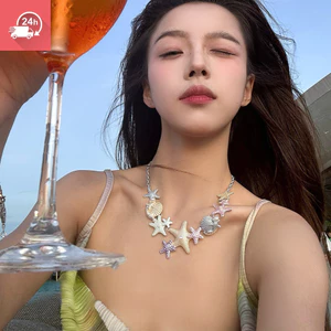 Vòng cổ nữ phong cách kỳ nghỉ với thiết kế vỏ sao biển và gam màu dopamine
