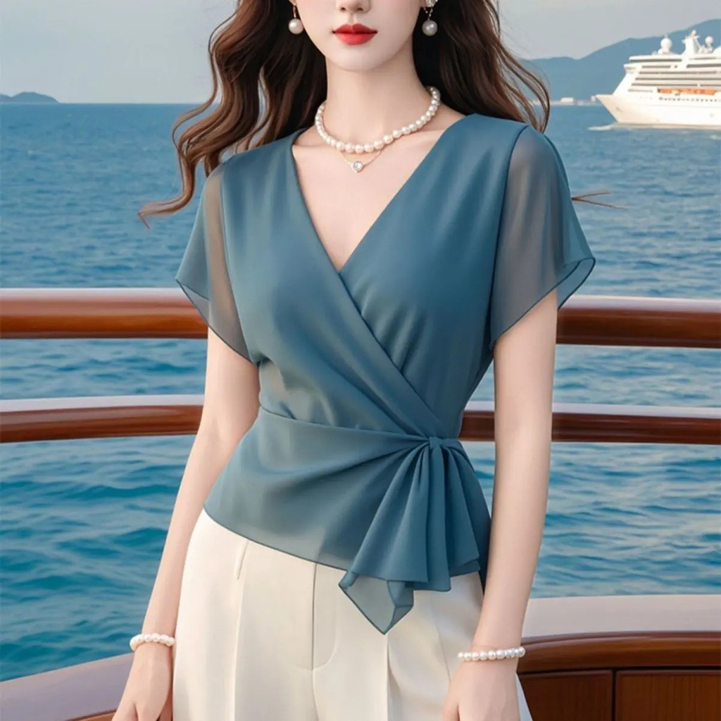 Áo sơ mi nữ ngắn tay màu xanh thanh lịch, chất liệu voan nhẹ mát cho mùa hè