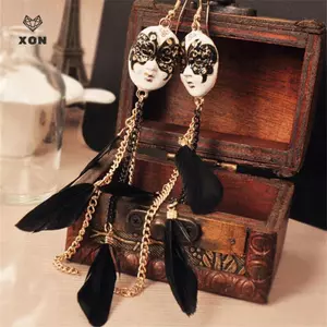 Bông tai thả dài vintage Baroque lông vũ dành cho nữ